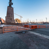 Еще до начала митинга площадь оградили забором — newsvl.ru