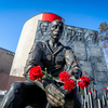 После минуты молчания ветераны возложили цветы у памятника — newsvl.ru