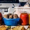 Овощи и домашние заготовки неизменно популярны у местных продавцов и покупателей — newsvl.ru
