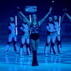 Девушки из группы поддержки перед матчем «Адмирала» с «Амуром» показали новый танец на льду «Фетисов-Арены» — newsvl.ru
