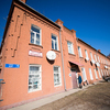 Снаружи добротное кирпичное здание — newsvl.ru