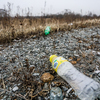 Бутылки из-под воды разбросаны вдоль трассы — newsvl.ru