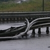 Большегрузы часто ломают леерные ограждения на трассе Седанка - Патрокл  — newsvl.ru