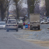 Часть дороги все еще отгорожена бетонными блоками — newsvl.ru