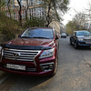 Автомобилисты запарковывают тротуар возле бывшего спортивного комплекса — newsvl.ru