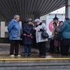 Организованные группки пенсионеров, ждущие расчета за "рабочий день" — newsvl.ru