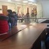 Пенсионерки вышли из зала, сидят в коридоре  — newsvl.ru