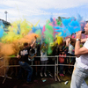 Цветной порошок взмыл вверх на радость участников праздника — newsvl.ru