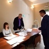 Владимир Миклушевский вместе с супругой приехали проголосовать на участок № 817 — newsvl.ru