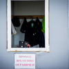 Недавно мужчины в черных футболках установили охранную будку с надписью «Проход временно ограничен» — newsvl.ru