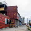 Из 40 грузовых контейнеров выстроили цельное здание на месте бывшего клуба «Морж» — newsvl.ru