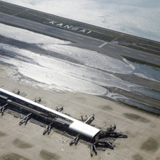 Работу затопленного аэропорта Кансай в Осаке планируют частично возобновить в пятницу 