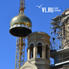 На Спасо-Преображенском соборе во Владивостоке подняли первый купол (ФОТО)