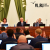 Виталий Веркеенко выступил перед депутатами на внеочередном заседании Думы Владивостока