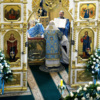 Священнослужители в Покровском кафедральном соборе Владивостока во время праздничной Божественной литургии — newsvl.ru