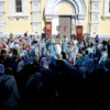 После богослужения прихожане совершили Крестный ход вокруг храма — newsvl.ru