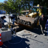 Рабочие начали выдалбливать пневмобурами глубокую яму в дорожном полотне в районе Пограничной, 4 16 октября — newsvl.ru
