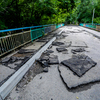 Мост на входе в парк разметало водным потоком — newsvl.ru