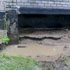 Поток подмыл фундамент дома — newsvl.ru
