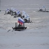Десять боевых машин под автоматные очереди и собственные выстрелы бодро выбираются на берег — newsvl.ru