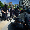 Некоторые все-таки пытались вырываться, в ходе потасовок на брусчатке оказывались и оппозиционеры, и полицейские — newsvl.ru
