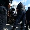 Полицейские производят задержание активистов — newsvl.ru