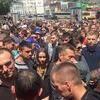 Толпа митингующих, собравшихся на привокзальной площади — newsvl.ru
