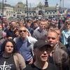 Толпа митингующих, собравшихся на привокзальной площади — newsvl.ru