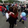 Жительница города Олеся обнимает отца, вернувшегося из дальнего похода — newsvl.ru