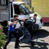  Бандиты освободили своего подельника, после чего захватили одного из сотрудников ФСИН и скрылись в одном из зданий — newsvl.ru