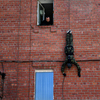 После спецназовцев экстренный спуск демонстрировали их юные подопечные  — newsvl.ru