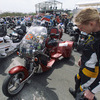 Пока на большой площадке «Примринга» мотоциклисты общались, а зрители смотрели мототехнику, на другой шли конкурсы — newsvl.ru