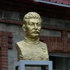 Бюстик Сталина установлен бизнесменом... Есть в этом некая ирония, не правда ли? — newsvl.ru
