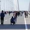 До начала шествия мост полностью в распоряжении гуляющих — newsvl.ru