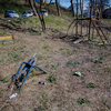 Бывшая когда-то детская площадка заброшена и завалена мусором — newsvl.ru