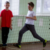 Учащиеся выполняли удар по мячу со специальной подставки, а также пробегали через три обязательные бейсбольные базы — newsvl.ru