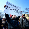 Активисты не сдавались и продолжали держать плакаты и выкрикивать лозунги — newsvl.ru
