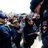 Митингующие пытались объяснить, что не считают митинг незаконным — newsvl.ru