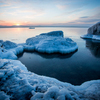 Ледяной рассвет во Владивостоке: футуристические пейзажи Уссурийского залива — newsvl.ru