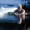 Виктор Корытин занимается зимним плаванием уже десять лет — newsvl.ru