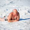 У клуба зимнего плавания с логичным названием «Морж» в солнечные дни люди есть почти всегда — newsvl.ru