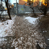  Многие тротуары завалены снегом  — newsvl.ru