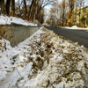 Многие тротуары завалены снегом  — newsvl.ru