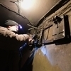 Сейчас электрики управляющей компании восстанавливают щитки и проводку — newsvl.ru
