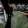 Роупджамперы из Владивостока и Хабаровска совершили серию прыжков с веревкой с самого высокого моста на планете  — newsvl.ru