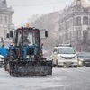 Дорожная техника вышла на дороги Владивостока сразу после начала снегопада — newsvl.ru