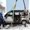 Сначала загорелся автомобиль Mazda Bongo, а затем огонь перебросился на стоящий рядом Mitsubishi Outlander — newsvl.ru