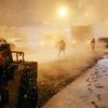 На глазах фотографа VL.ru иностранные рабочие продолжали бросать лопатами горячий асфальт и утрамбовывать его при помощи катка — newsvl.ru