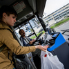 Сейчас водители объясняют пассажирам, как обращаться с новым автоматом — newsvl.ru