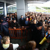 Перед входом собралась толпа из желающих заселиться — newsvl.ru